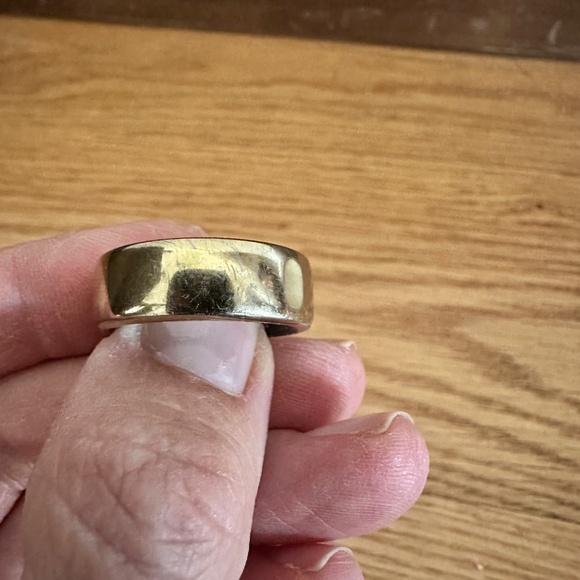 Oura Ring Gen 3 Horizon in Gold (Size 8) - Picture 9 of 9